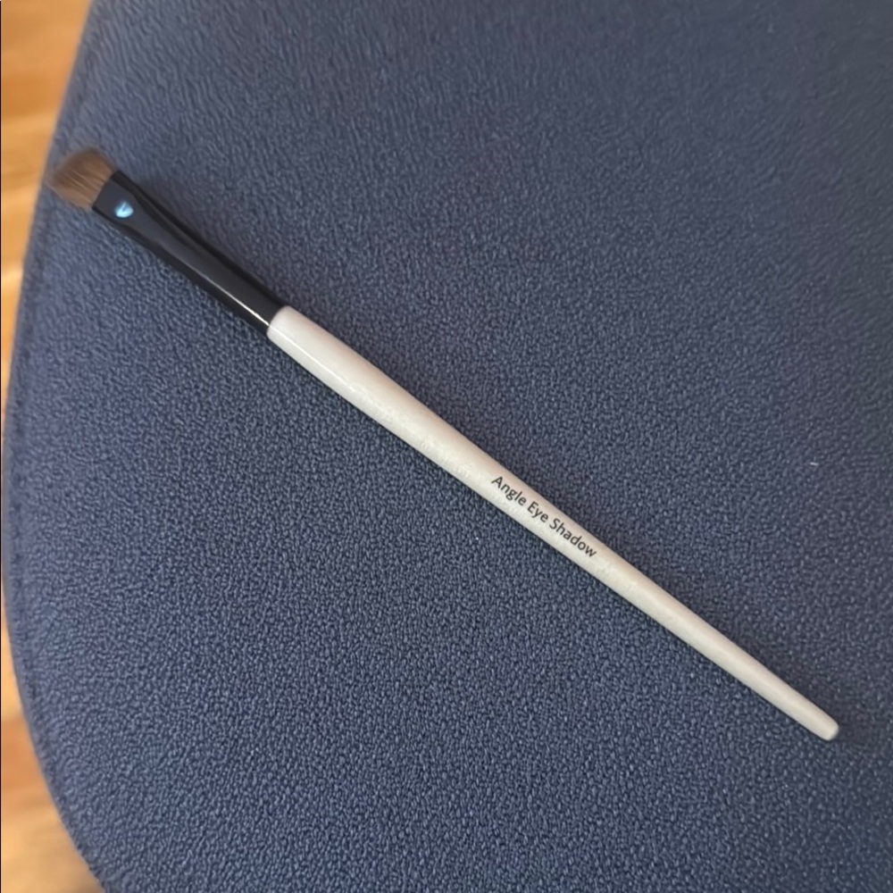Angle Eye Shadow Brush Bobbi Brown